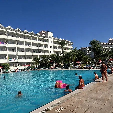 Ξενοδοχείο Pineta Club 3*